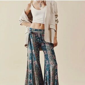 NWT FREE PEOPLE BOHO PANTS. SIZE SMALL